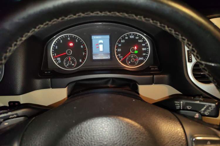 Used Volkswagen Tiguan 2013 1.8 TSI Automatic All-Wheel Drive Luxury Model Instrument Cluster