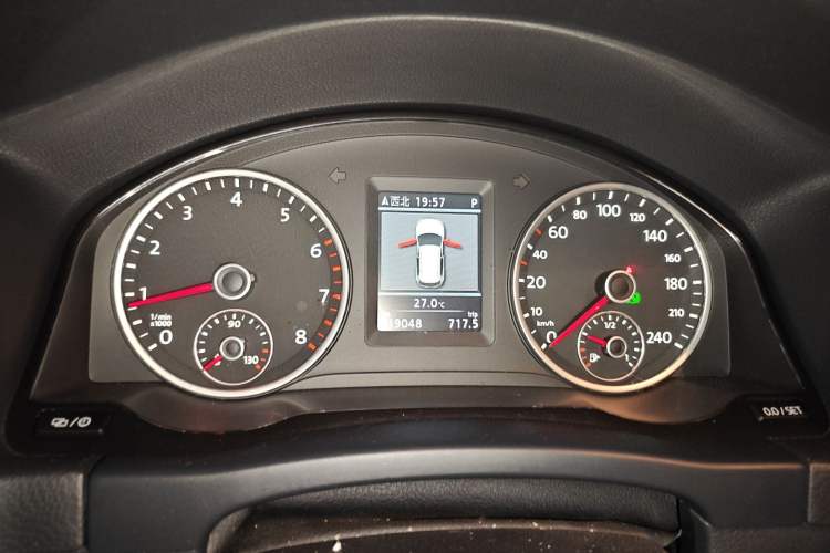 Used Volkswagen Tiguan 2013 2.0 TSI Automatic All-Wheel Drive Luxury Edition Instrument Cluster