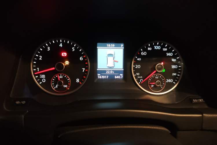 Used Volkswagen Tiguan 2013 2.0 TSI Automatic All-Wheel Drive Luxury Edition Instrument Cluster