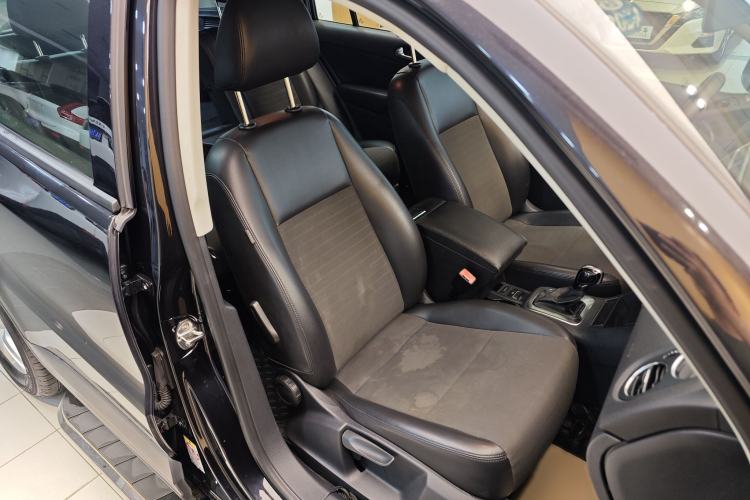 Used Volkswagen Tiguan 2013 1.8TSI Automatic Two-Wheel Drive Trend Edition Interior 1