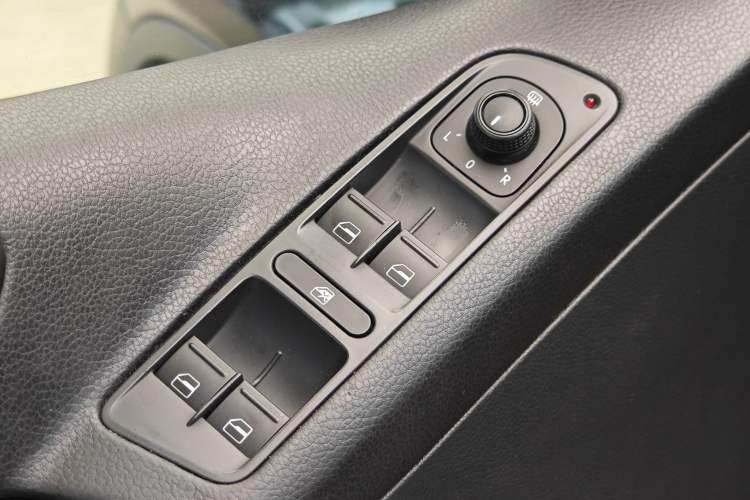 Used Volkswagen Tiguan 2013 1.8TSI Automatic Two-Wheel Drive Trend Edition Interior 10