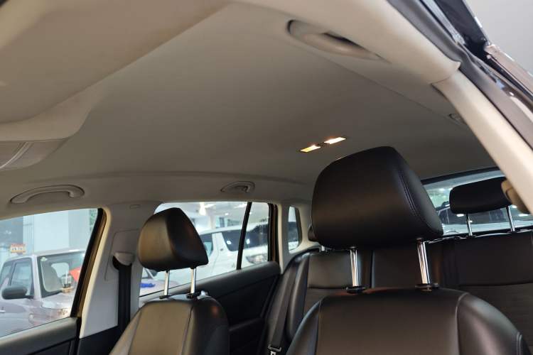 Used Volkswagen Tiguan 2013 1.8TSI Automatic Two-Wheel Drive Trend Edition Interior 12