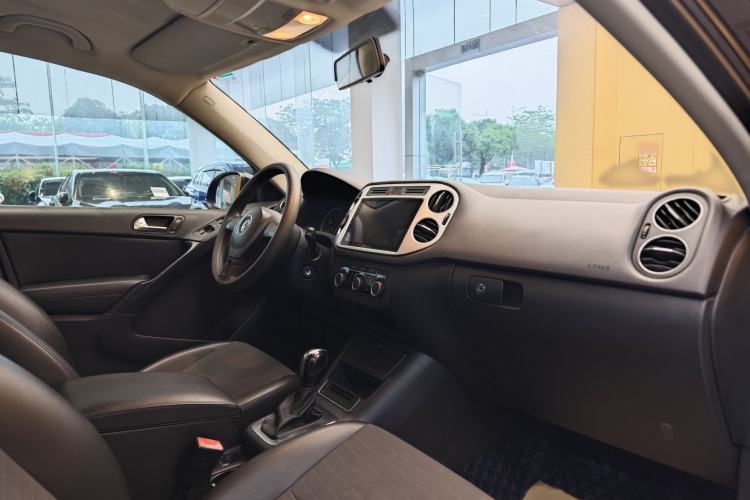 Used Volkswagen Tiguan 2013 1.8TSI Automatic Two-Wheel Drive Trend Edition Interior 2