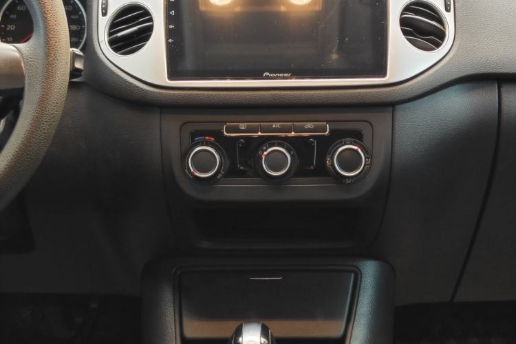 Used Volkswagen Tiguan 2013 1.8TSI Automatic Two-Wheel Drive Trend Edition Interior 5