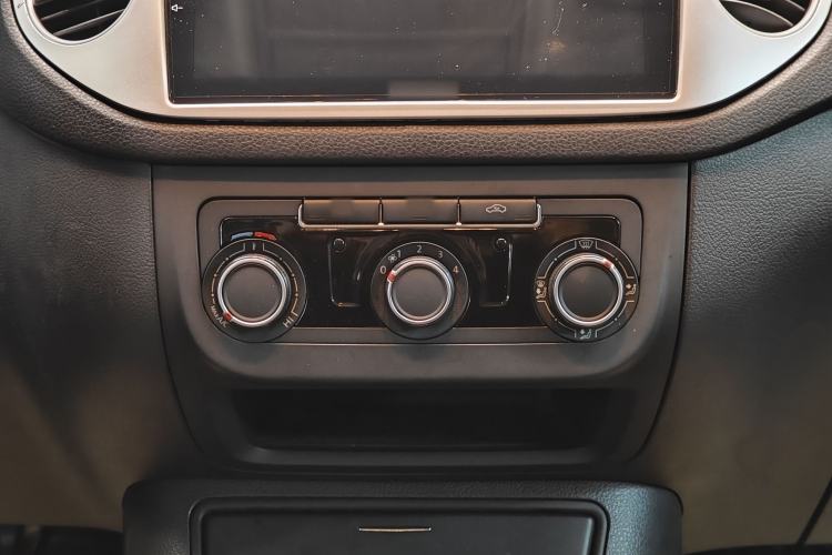 Used Volkswagen Tiguan 2013 1.8TSI Automatic Two-Wheel Drive Trend Edition Interior 7