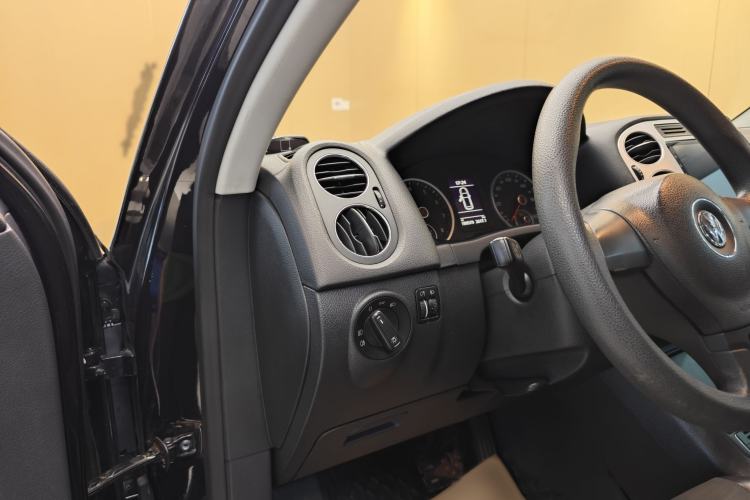 Used Volkswagen Tiguan 2013 1.8TSI Automatic Two-Wheel Drive Trend Edition Interior 8