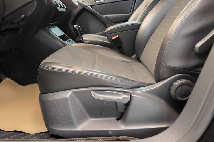 Used Volkswagen Tiguan 2013 1.8TSI Automatic Two-Wheel Drive Trend Edition Interior 9