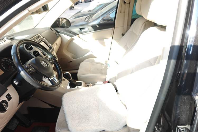 Used Volkswagen Tiguan 2013 2.0 TSI Automatic All-Wheel-Drive Flagship Edition Left Front Seat