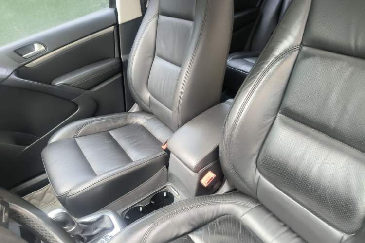 Used Volkswagen Tiguan 2013 2.0 TSI Automatic All-Wheel Drive Luxury Edition Left Front Seat