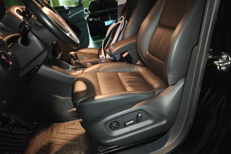 Used Volkswagen Tiguan 2013 2.0 TSI Automatic All-Wheel Drive Luxury Edition Left Front Seat