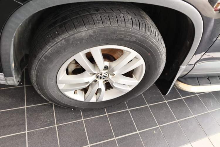 Used Volkswagen Tiguan 2013 1.8TSI Automatic Two-Wheel Drive Trend Edition Left Front Wheel Hub