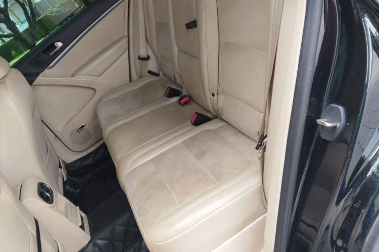 Used Volkswagen Tiguan 2013 2.0 TSI Automatic All-Wheel-Drive Flagship Edition Left Rear Seat