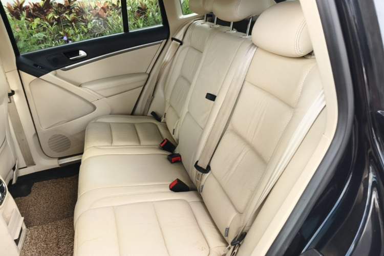 Used Volkswagen Tiguan 2013 1.8 TSI Automatic All-Wheel Drive Luxury Model Left Rear Seat