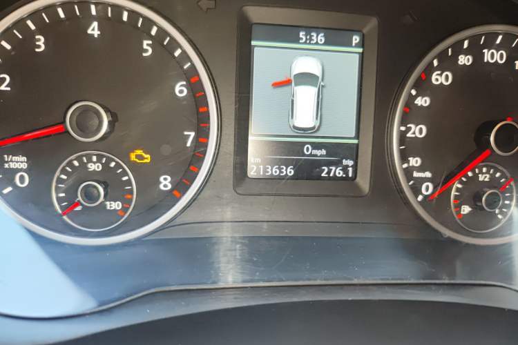 Used Volkswagen Tiguan 2013 2.0 TSI Automatic All-Wheel-Drive Flagship Edition Odometer Close Up