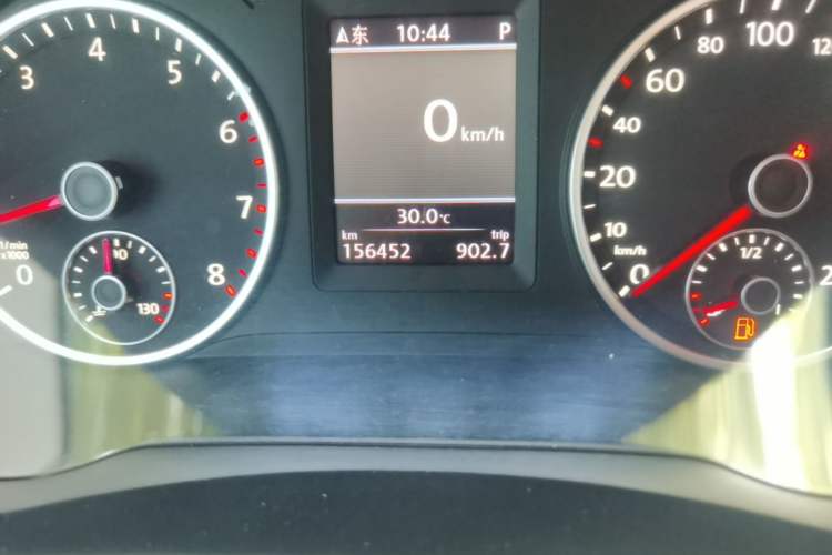 Used Volkswagen Tiguan 2013 1.8TSI Automatic Two-Wheel Drive Luxury Model Odometer Close Up