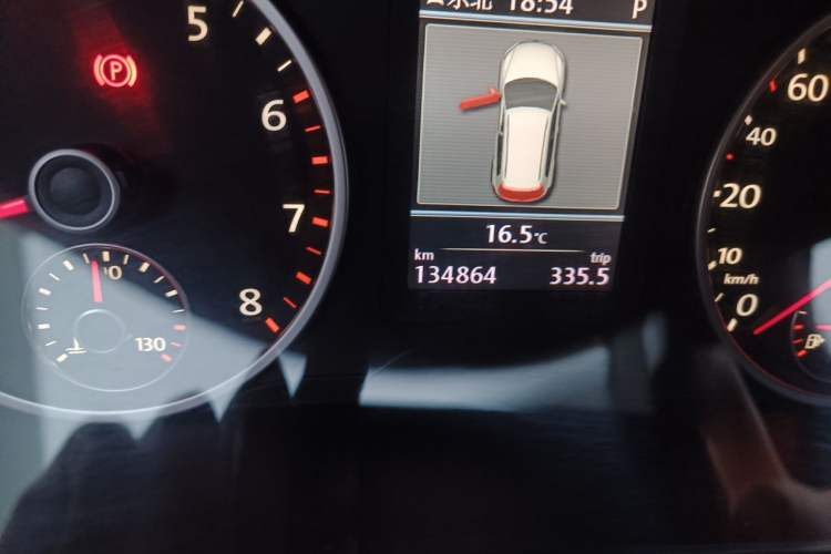 Used Volkswagen Tiguan 2013 2.0 TSI Automatic All-Wheel-Drive Flagship Edition Odometer Close Up
