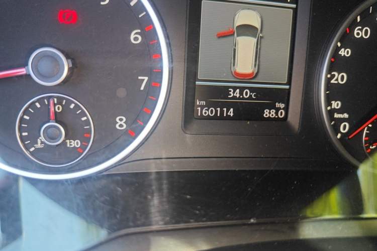 Used Volkswagen Tiguan 2013 2.0 TSI Automatic All-Wheel Drive Luxury Edition Odometer Close Up