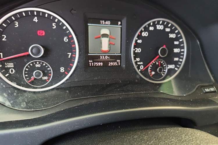 Used Volkswagen Tiguan 2013 1.8 TSI Automatic All-Wheel Drive Luxury Model Odometer Close Up