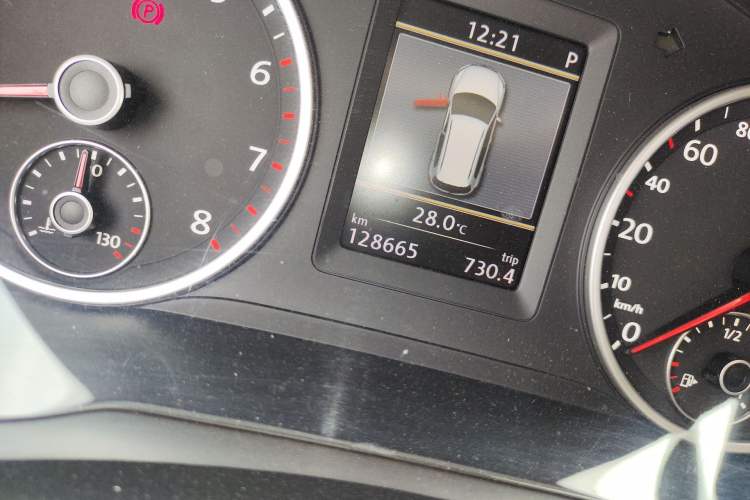 Used Volkswagen Tiguan 2013 2.0 TSI Automatic All-Wheel Drive Luxury Edition Odometer Close Up