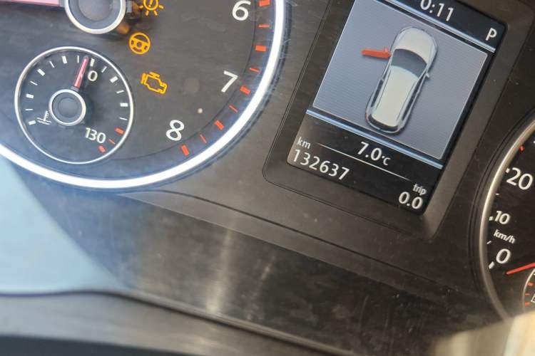 Used Volkswagen Tiguan 2013 2.0 TSI Automatic All-Wheel-Drive Flagship Edition Odometer Close Up
