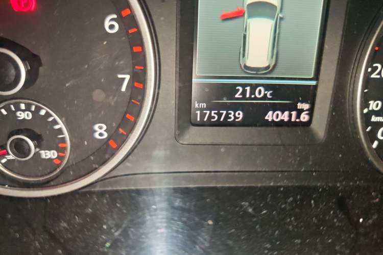 Used Volkswagen Tiguan 2013 1.8TSI Automatic Two-Wheel Drive Luxury Model Odometer Close Up