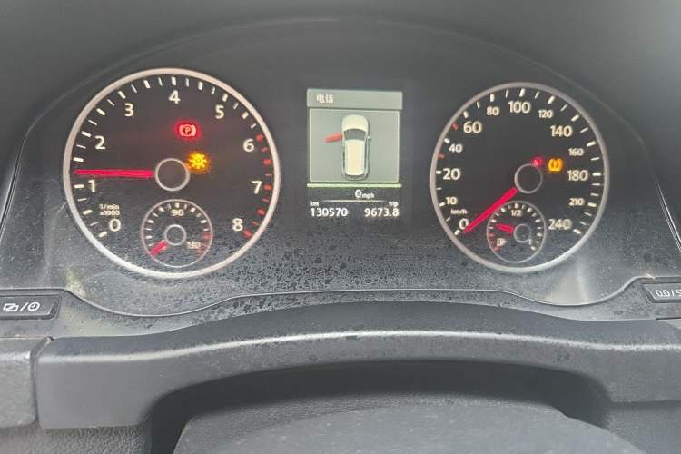 Used Volkswagen Tiguan 2013 1.8TSI Automatic Two-Wheel Drive Luxury Model Odometer Close Up