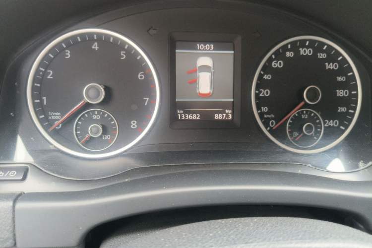 Used Volkswagen Tiguan 2013 2.0 TSI Automatic All-Wheel Drive Luxury Edition Odometer Close Up