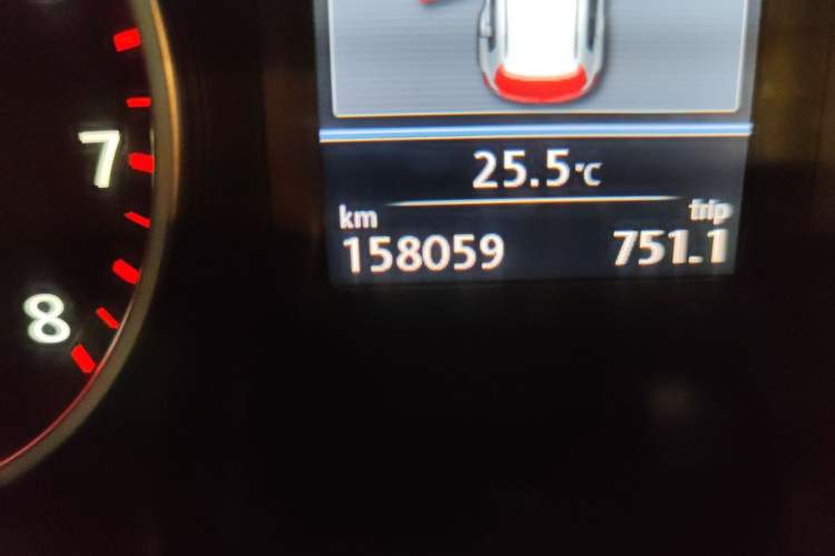 Used Volkswagen Tiguan 2013 2.0 TSI Automatic All-Wheel-Drive Flagship Edition Odometer Close Up