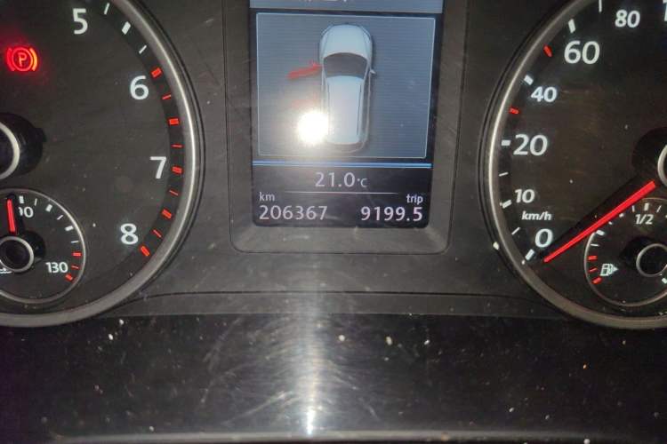 Used Volkswagen Tiguan 2013 1.8 TSI Automatic All-Wheel Drive Luxury Model Odometer Close Up