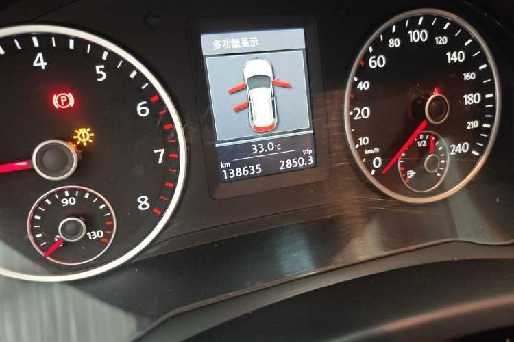 Used Volkswagen Tiguan 2013 2.0 TSI Automatic All-Wheel-Drive Flagship Edition Odometer Close Up