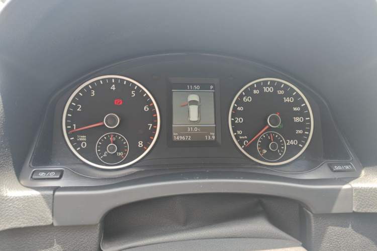 Used Volkswagen Tiguan 2013 1.8TSI Automatic Two-Wheel Drive Luxury Model Odometer Close Up
