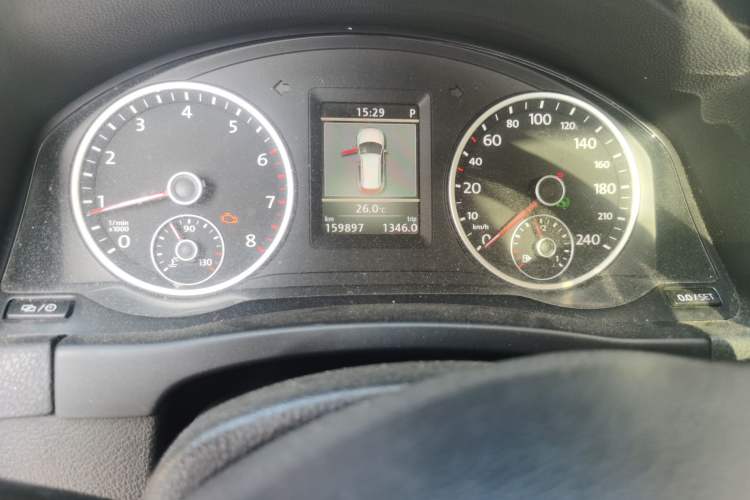 Used Volkswagen Tiguan 2013 1.8TSI Automatic Two-Wheel Drive Luxury Model Odometer Close Up