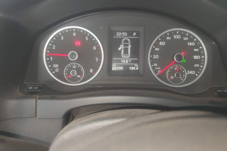 Used Volkswagen Tiguan 2013 1.8 TSI Automatic Two-Wheel Drive Comfort Edition Odometer Close Up
