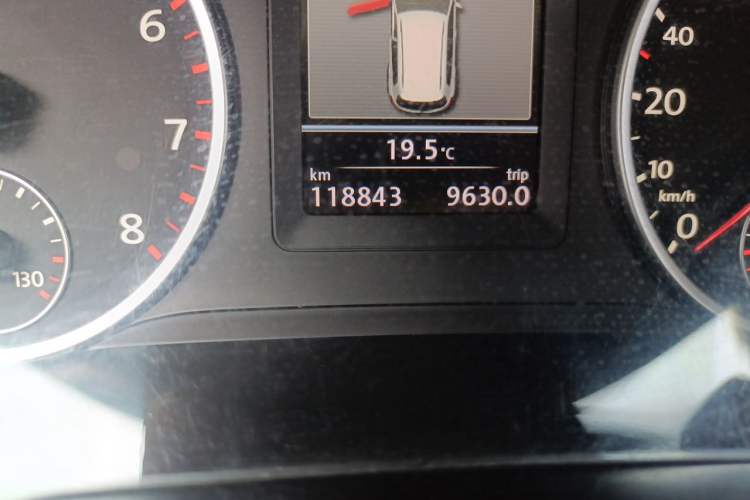 Used Volkswagen Tiguan 2013 1.8TSI Automatic Two-Wheel Drive Luxury Model Odometer Close Up