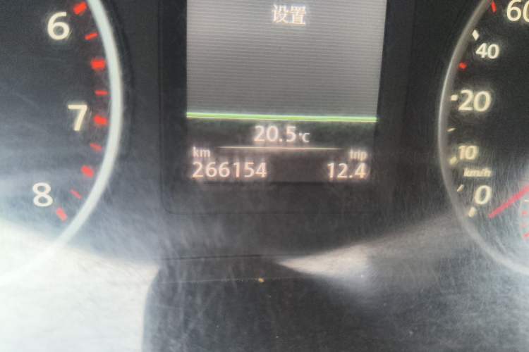 Used Volkswagen Tiguan 2013 1.8TSI Automatic Two-Wheel Drive Luxury Model Odometer Close Up