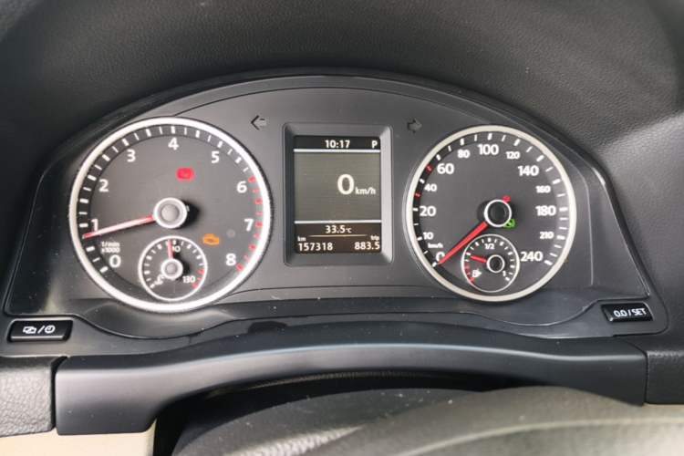 Used Volkswagen Tiguan 2013 1.8 TSI Automatic All-Wheel Drive Luxury Model Odometer Close Up