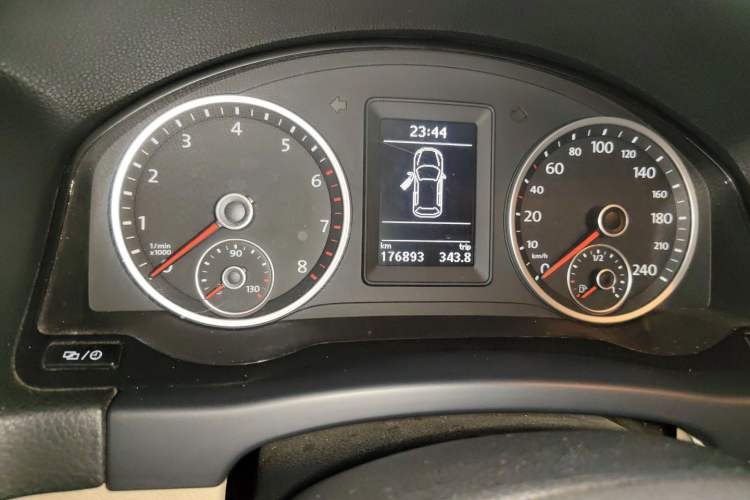 Used Volkswagen Tiguan 2013 1.8TSI Automatic Two-Wheel Drive Trend Edition Odometer Close Up