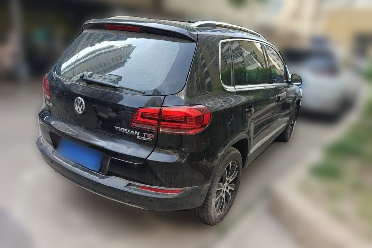 Used Volkswagen Tiguan 2013 1.8 TSI Automatic All-Wheel Drive Luxury Model Rear Right 45 Deg