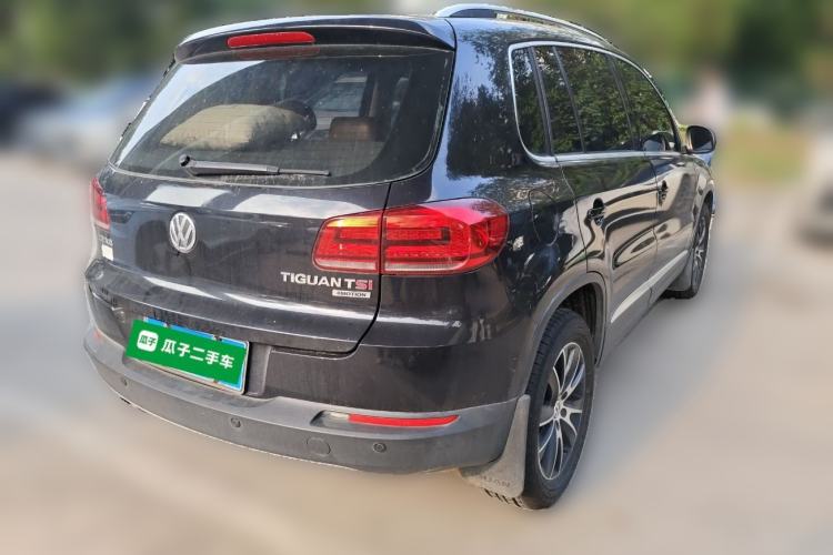 Used Volkswagen Tiguan 2013 1.8 TSI Automatic All-Wheel Drive Luxury Model Rear Right 45 Deg