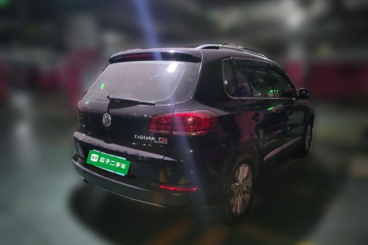 Used Volkswagen Tiguan 2013 1.8 TSI Automatic All-Wheel Drive Luxury Model Rear Right 45 Deg