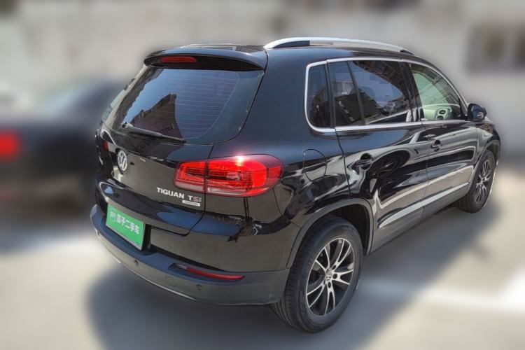 Used Volkswagen Tiguan 2013 1.8 TSI Automatic All-Wheel Drive Luxury Model Rear Right 45 Deg