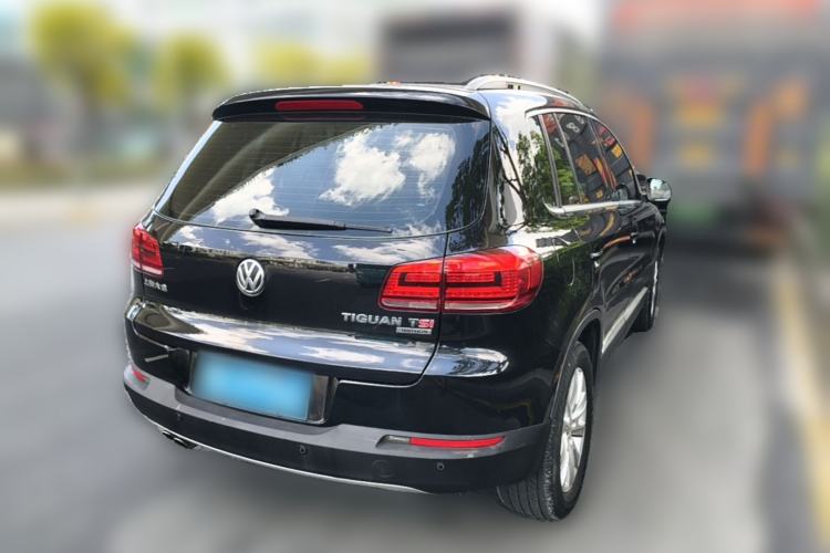 Used Volkswagen Tiguan 2013 1.8 TSI Automatic All-Wheel Drive Luxury Model Rear Right 45 Deg