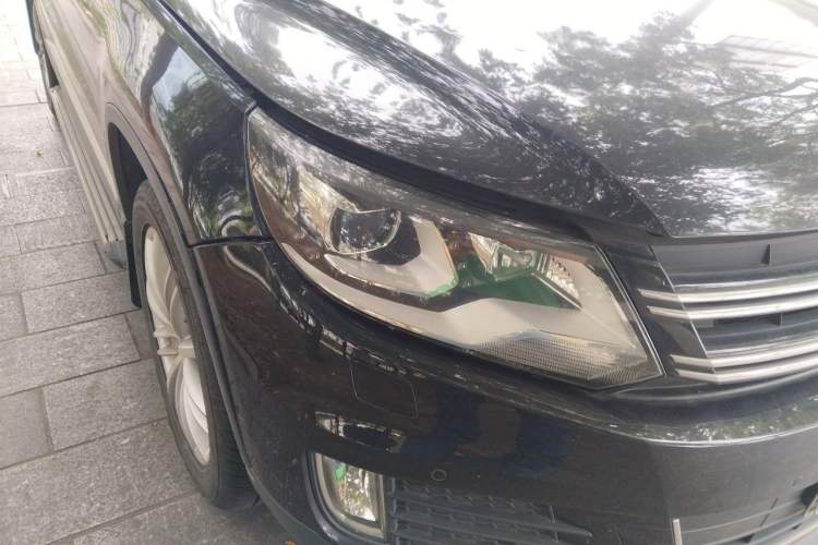 Used Volkswagen Tiguan 2013 2.0 TSI Automatic All-Wheel-Drive Flagship Edition Right Front Headlight