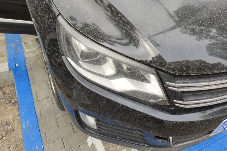Used Volkswagen Tiguan 2013 2.0 TSI Automatic All-Wheel-Drive Flagship Edition Right Front Headlight