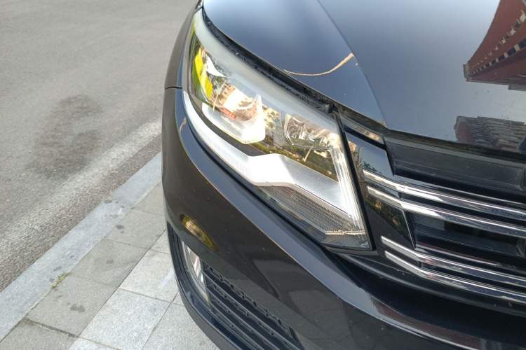 Used Volkswagen Tiguan 2013 1.8TSI Automatic Two-Wheel Drive Luxury Model Right Front Headlight
