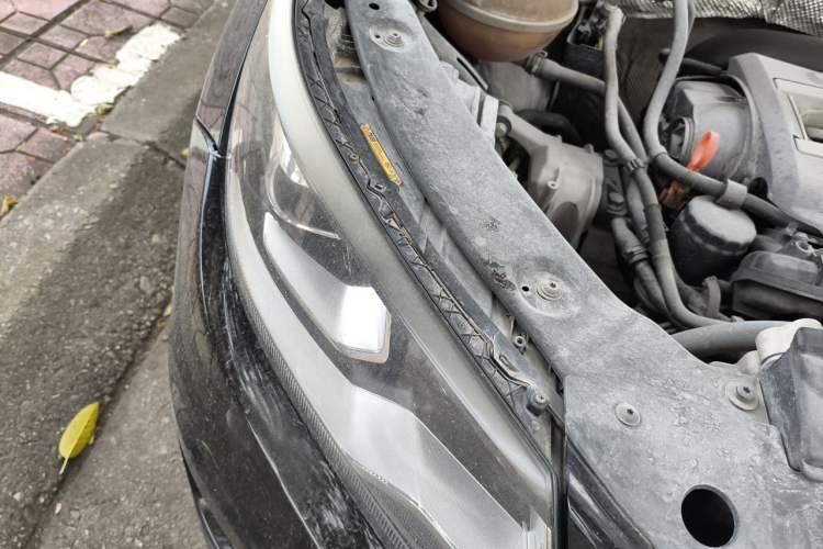 Used Volkswagen Tiguan 2013 1.8 TSI Automatic All-Wheel Drive Luxury Model Right Front Headlight