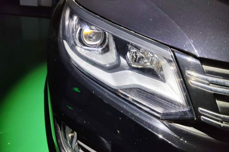 Used Volkswagen Tiguan 2013 1.8TSI Automatic All-Wheel-Drive Comfort Edition Right Front Headlight
