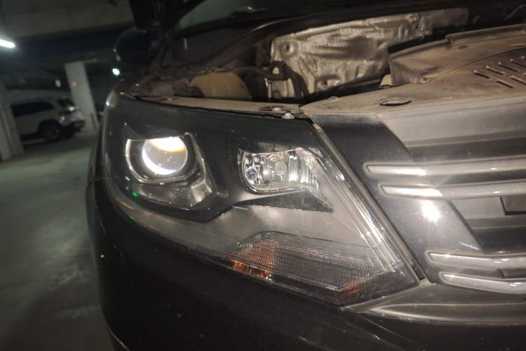 Used Volkswagen Tiguan 2013 1.8TSI Automatic Two-Wheel Drive Trend Edition Right Front Headlight