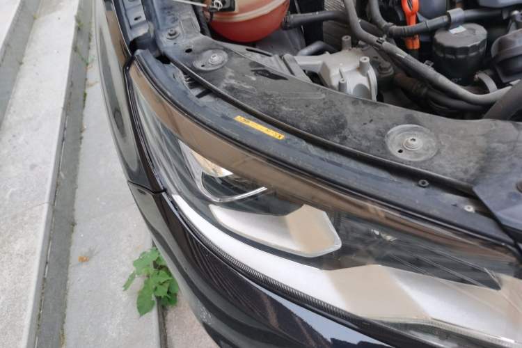 Used Volkswagen Tiguan 2013 1.8TSI Automatic All-Wheel-Drive Comfort Edition Right Front Headlight