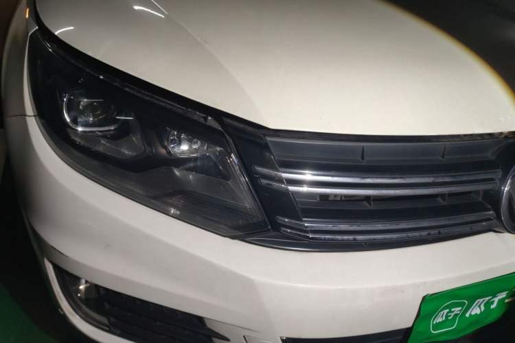 Used Volkswagen Tiguan 2013 1.8 TSI Automatic Two-Wheel Drive Comfort Edition Right Front Headlight